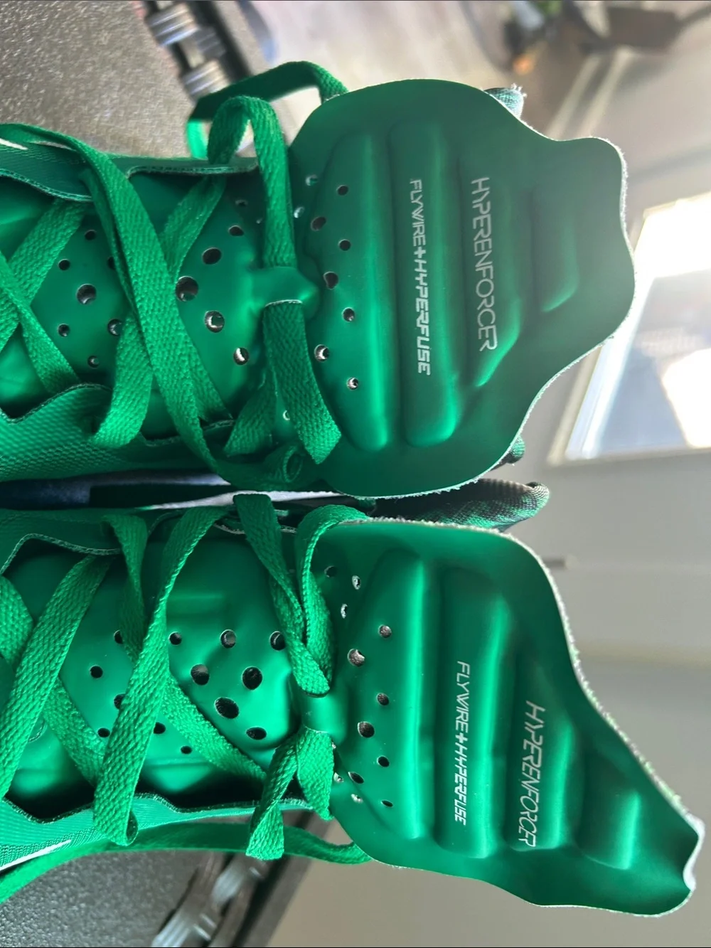 Nike bold green